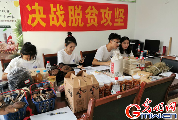 贝博艾弗森代言体育官网师生助力直播带货 江津柿子村2小时获赞8.4万